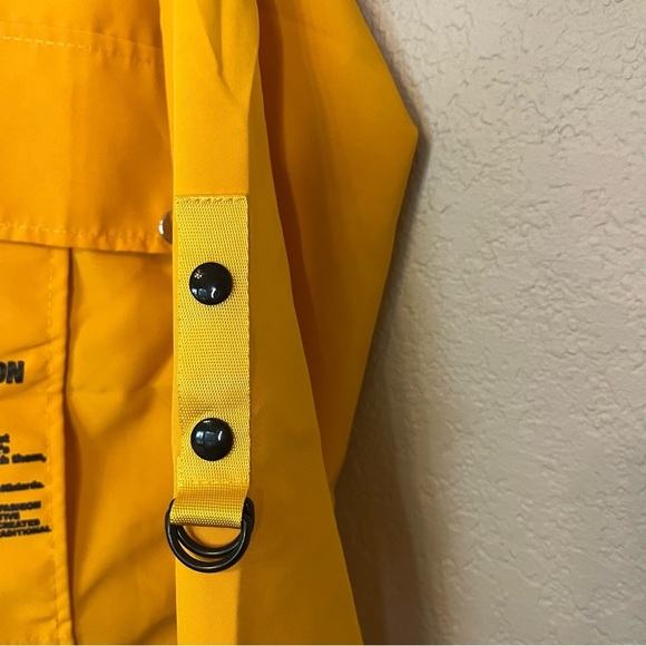 Nike 10 Deep X Pokemon Pikachu Trainer Yellow Windbreaker Jacket Medium - Picture 11 of 13